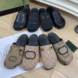 Designer Luxury Slides Designer Imprimé Baotou Sandales plates lettres pantoufles Brand de mode Femmes Sandales Real Leather Flip Flop Chaussures décontractées Men Sneakers Boots