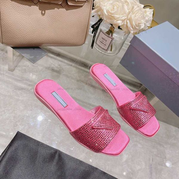 Diapositivas Zapatillas de diseñador para mujer Sandalias de diamantes de imitación de lujo Tacones planos Plataforma Slider Triángulo Fahion Mujer Sandalias de verano Zapatos con caja