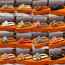 glisses de diapositives pantoufles sandales féminines d'été classiques de ganters plates en cuir authentique concepteurs célèbres sandales en diamant de luxe à mi-talons de luxe à mi-talons avec boîte