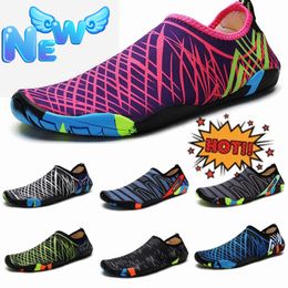 Diapositivas Corredores Zapatillas Hombres Mujeres Diseñador Sandalias Carbon Onyx Ocre Corredores de arena para hombre Diapositivas deslizantes deslizadores deslizantes Crema Arcilla Luna Gris Zapatos de playa