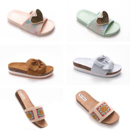 Glides Sandalen Zomerontwerper Lederen dames platte schoenen mode strand slippers voor dames letter slepen dia's flip flops dames s 92