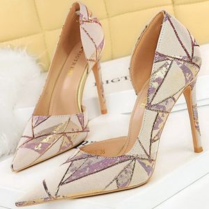 Robe mince bigtree talons hauts sexy chaussures de fête de la fête pointues de la mariée