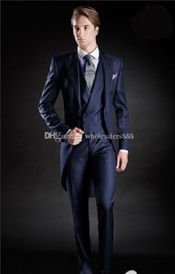 Slim Fit Morning Style Groom Tuxedos Peak Lapel Traje de hombre Azul marino GroomsmanBest Man WeddingProm Trajes (Chaqueta + Pantalones + Corbata + Chaleco)