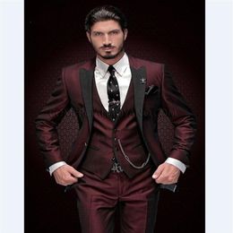 Slim Fit Um Botão Borgonha Casamento Noivo Smoking Pico Lapela Padrinhos Homens Ternos de Baile Blazer Jaqueta Calças Colete Gravata NO1954344c