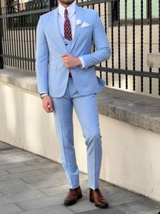 Slim Fits Light Blue Groom Tuxedos Peak Lapel Wedding Party Ropa Prom Cena Trajes de negocios Blazer W1475