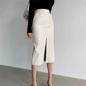 Slanke rechte faux lederen rokken vrouwen lente pakket hip lange pu jupe chic split ontworpen mode solide mujer faldas 220317
