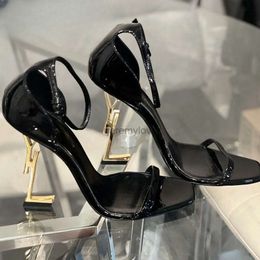 Talons de fronde Designer Stilettos féminins Opyum Sandals pour femmes chaussures talons d'événement formel chaussures en or noir talons de mariage