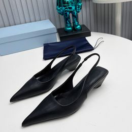 Slingback pumps dikke sandalen Hoge kwaliteit Puntteen 4cm hoge dikke blokhak Bruiloft Avondjurk schoenen dames Luxe Ontwerpers voor fabrieksschoenen