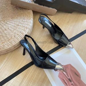 Slingbacks Talons Designer de luxe Chaussures habillées pour femmes Or Triangle en cuir imprimé Boucle Pompes Chaussures à bout pointu Sandales 7,5 cm Carrières à talons hauts Tailles 35-40 3,7 04