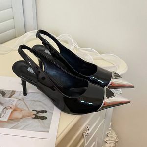 Slingbacks Talons Designer de luxe Chaussures habillées pour femmes Or Triangle en cuir imprimé Boucle Pompes Chaussures à bout pointu Sandales 7,5 cm Carrières à talons hauts Tailles 35-42 3,7 05