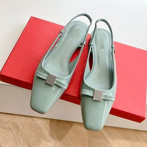 Slingbacks Mary Chaussures Femmes Sandales Silver Mateware Bow Brevet Calfskin Pumps Top Quality Toe Toe Toe Squared