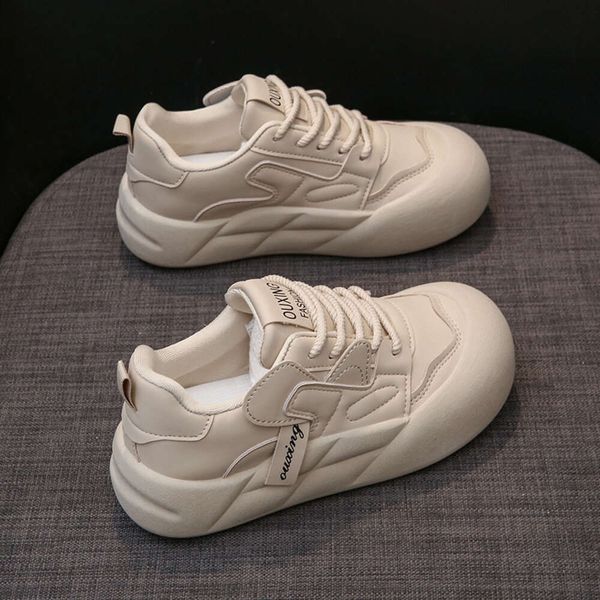 Slip dans les excréments de ressort de planche sur anti-trempage 2024 Big Head Milk épaisses semelles laides mignonnes petites chaussures blanches pour les femmes légères et confortables 312 SPRG Comtable