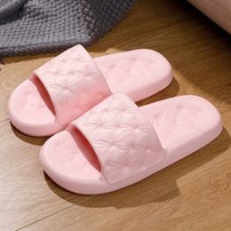 binnen huis rood roze sandalen en slippers voor damesheren zomer 2024 douchepaar met sandaal met sandaal