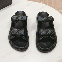 Resbalón en zapatilla de verano Sandalia de calidad superior Cuero genuino Zapato casual plano Diseñadores de lujo para mujer Zapatillas Zapatos de viaje para mujer 35-42 con caja