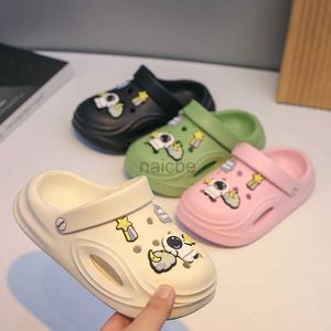 Pantoufle 2024 Nouvelle sandale d'été pour les enfants mignons de dessins animés enfants respirants creux de chaussures de jardin à séchage rapide