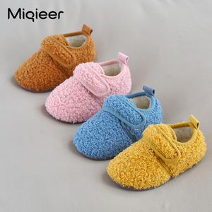 Zapatilla para bebés para niños zapatillas caseras invierno niñas niñas calientes zapatos de algodón de lujo tallador