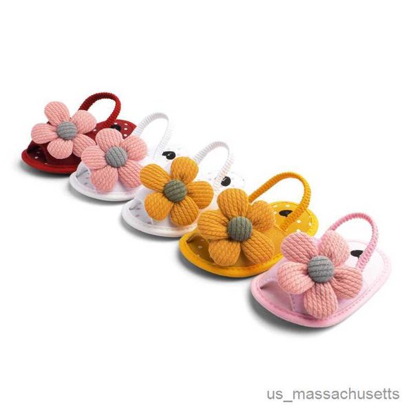 Zapatillas zapatillas para bebés sandalias de verano zapatos para niños colores de color nídico lindo bebé suave forma de flores sandalias de bebé R230816