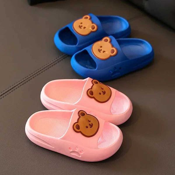 Slipper Cartoon Bear Kids Slippers pour garçons Summer Beach Indoor Slippers mignons Chaussures pour filles à la maison Softs non glissés pour bébé pantoufles
