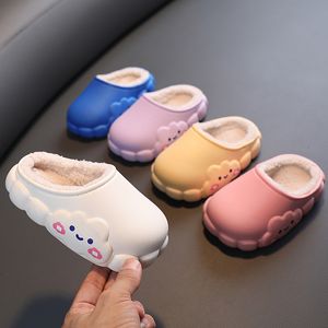 Zapatilla para niños a prueba de agua de algodón dibujos animados de niñas calientes zapatillas de interior Invierno Invierno Bebé zapatos 230301
