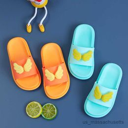 SLIPPER KINDEREN MEISJES WING SLIPPER SCHOENEN BABY KINDEREN Schuhe Animatie Water Badkamer Antiskid Sandalen R230815