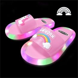 Pantoufles enfants pantoufles lumineuses chaussures en PVC souple confortable enfant en bas âge bébé maison chaussures belle bande dessinée sourire modèle chaussures antidérapantes 220902