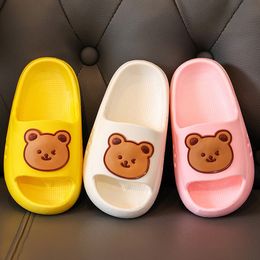 Slipper Kinderen Slippers Cartoon Beer Thuis Schoenen Voor Jongen Meisje Zomer Platte Hak Zachte Huis Strand Kind Volwassenen Kids baby Slides 230608