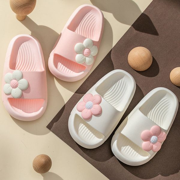 Zapatillas para niños zapatillas cómodas sandalias de playa de jardín de verano zapatos de baño de pvc para niños flaps de interior para niños 230413