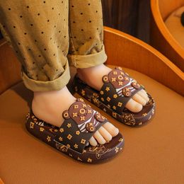 Zapatillas para niños zapatillas de verano niños y niñas de interior de suela suave de interior para niños grandes duchando no slip padre niño bebé H240510