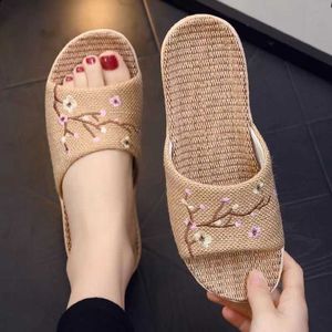 Zapatillas de algodón para mujer, sandalias bordadas de verano para el hogar, zapatillas absorbentes de sudor y para el cuidado de los pies, zapatillas para parejas, sandalias, zapatos