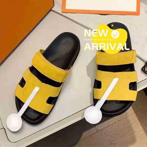 Slipper Designer 2024 Top Vrouwenontwerpers Flat Dia's Sandalen Schuim Runner -platform Echt lederen schoenen Sandaal Beach Novelty