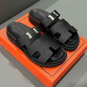 Slipper Designer Slippers Mens Slide Women Sandals Metal Letters Slides Chaussures de haute qualité Couples de mode à fond plat Slipper Summer Beach Shoe