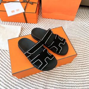 Slipper Designer Slippers Mens Slide Women Sandals Metal Letters Slides Chaussures de haute qualité Couples de mode à fond plat Slipper Summer Beach Shoe Good