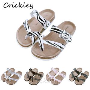 Slipper mode Kids Girls Strip slippers zachte kurk zool printen pu lederen casual slippers voor kinderen meisje prinses strand flip flops t230302