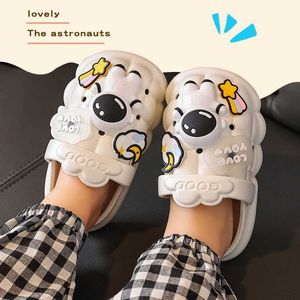 Zapatillas Sandalias de moda para niños y niñas, zapatos bonitos, antideslizantes, zapatillas de baño para niñas, chanclas suaves de Eva, zapatos para el hogar