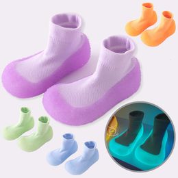 Slipper Kacakid Parentchild Rubber Sole vloer schoenen Baby Luminous Antislip Sock Shoes unisex indoor buiten kinderen slippers gebreide laarsjes 230417