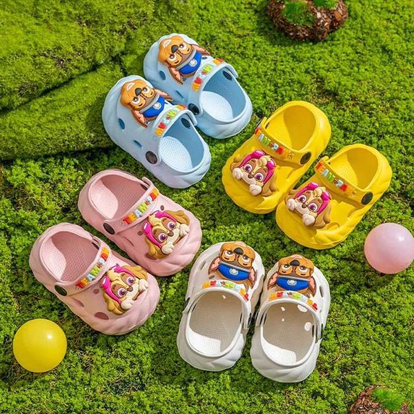 Slipper Kids Cartoon Dog Hole Chaussures bébé intérieur et sandales extérieures garçons filles à la maison enveloppement de smappersl2404 à talon