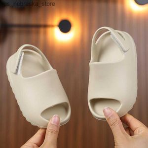 Slipper Kids Slippers Designer Peuters Croc Sandalen Hole Clog Boys Girls Beachschoenen Baby Baby Casual Jeugdkinderen Slides Licht Garden Q240409