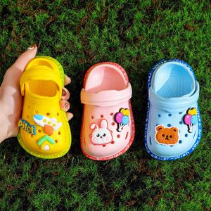 Slipper Kids Summer Cartoon Cave Hole waterdichte niet-slip strand sandalen Baby Girl Boy Home Slippers Soft Flats 0203