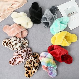 Slipper Kids Winterschoenen voor meisje Fluffy Slippers Open teen Flat House Peuter Girls Leopard Furry Indoor Dia's 230105