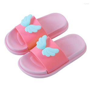 Pantoufle Kruleepo enfants filles dessin animé aile chaussures bébé enfants enfant en bas âge Schuhe Animation PVC eau salle de bain antidérapant sandales