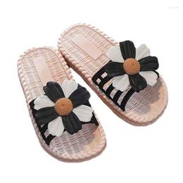 Zapatilla Kruleepo moda flor zapatos de PVC para niños niñas niños bebé hogar interior baño tacones planos sandalias de suela suave mulas