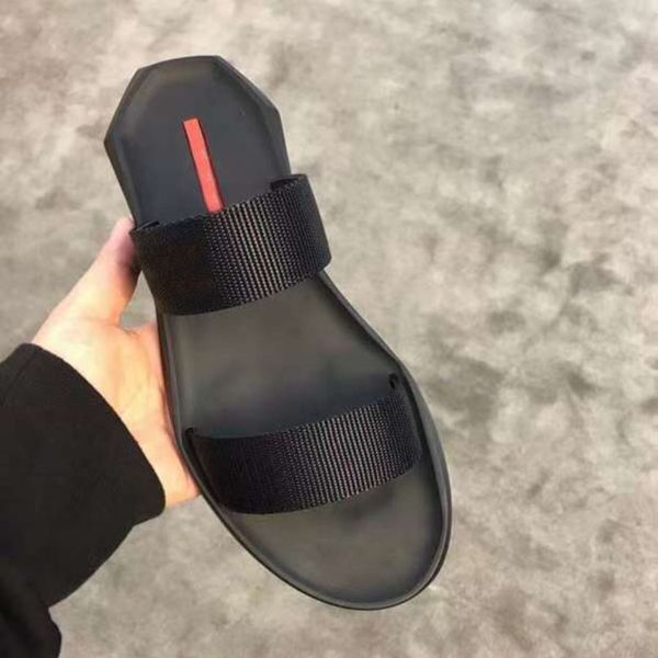 Zapatilla Sandalias de hombre Resbalón de playa Chanclas de moda de verano Zapatillas de cuero geunine Zapatos de metal Piel de vaca plana Suela de goma súper cansada Grande