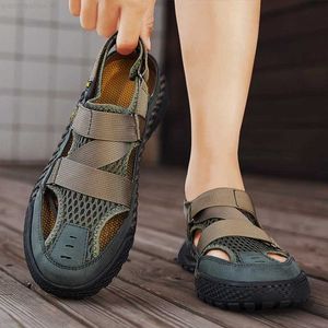 SLIPPER NIEUWE FASOM MANNELIJKE SANDALEN MANNEN ZOMER ONDERVOER Vrijvordering Hol uit schoen Strand Ademen Soft Mesh Footwear Male Mens Beach Sandalsl2404