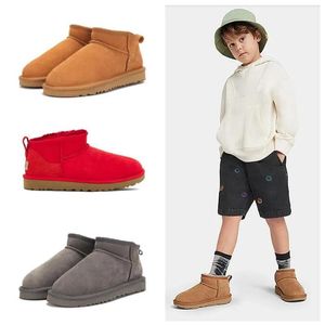 Zapatilla Nuevos Niños Niño Niña Niños Mini Nieve Piel de oveja Piel de felpa Aus corto G5281 Tobillo Suave Cómodo Mantener botas calientes con tarjeta Bolsa para el polvo