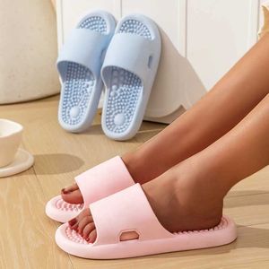 Pantoufle Nouveau été concise de style couple sandales de style non glissant les diapositives intérieures de salle de bain pour les hommes massage des pantoufles