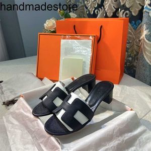 Zapatilla Orans Zapatillas de lujo de edición alta para mujer 2024 Cuero genuino Una línea con tacón medio y uso exterior Playa