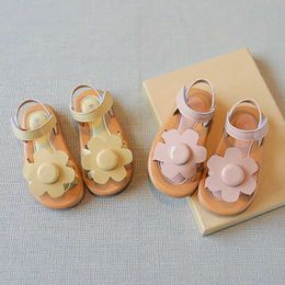 Pantoufle sandalias filles sandales soft brevet cuir princess chaussures enfants chores sweet fleur chaussures bébé été décontracté non glissade plage sandales y240423