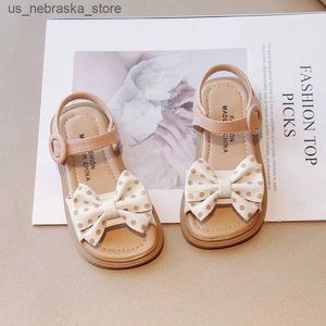 SLIPPER SANDALS SANDALIAS VOOR MEISJE 2023SUMMER NIEUWE BOW PRINSES SHOEN Soft Sole Kid Fashion Comfortabele meisjes Infant Sandaal Q240409