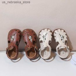 Sandales de pantoufles broderies chinoises traditionnelles Chaussures pour enfants pour fille Summe rétro princesse romaine girls cuir kid f05173 w0217 Q240409