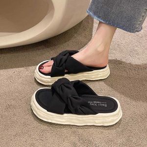 Zapatillas de verano para mujer, moda para actividades al aire libre, nuevas sandalias de playa de fondo suave antideslizantes con parte inferior gruesa, chanclas, zapatos